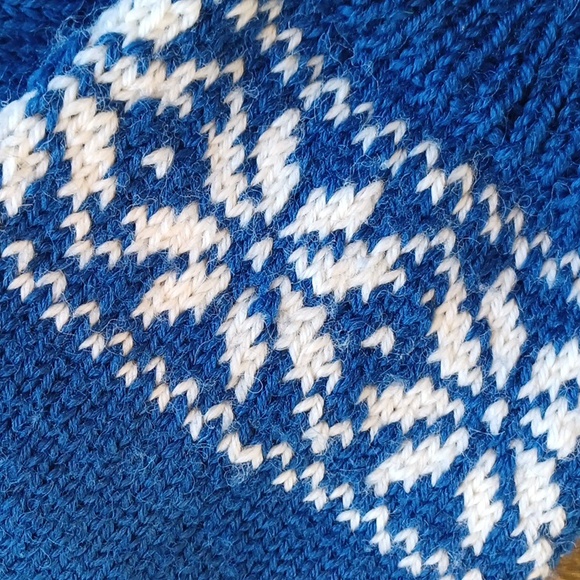 Hand knit.. Moose and snowflake wool cardigan - Picture 4 of 7